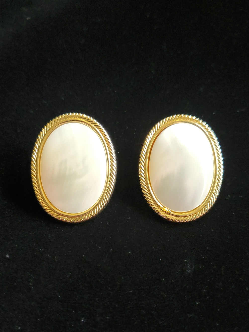 Vintage Gold Tone Oval White Mother of Pearl Clip On Earrings